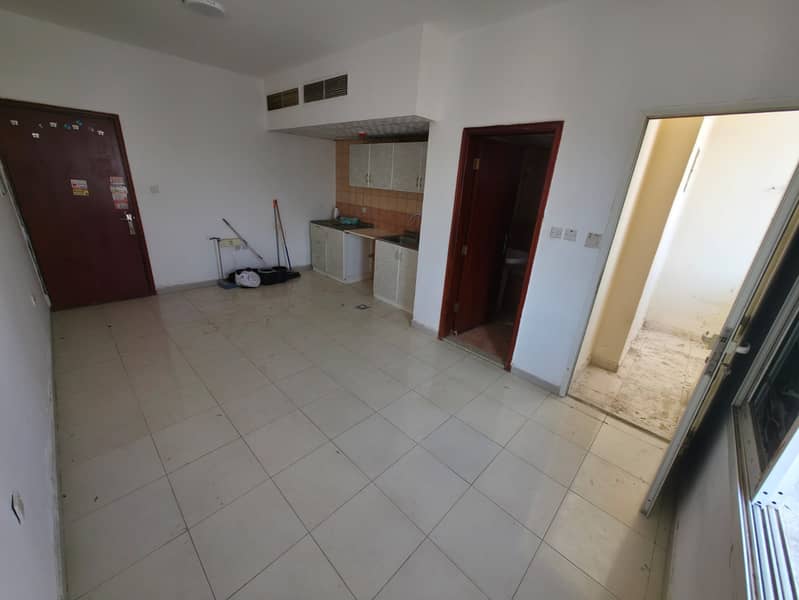 Studio apartment for annual rent in Al Rawda, Ajman, in a prime location directly on the main road next to Sheikh Ammar Street. Close to all amenities