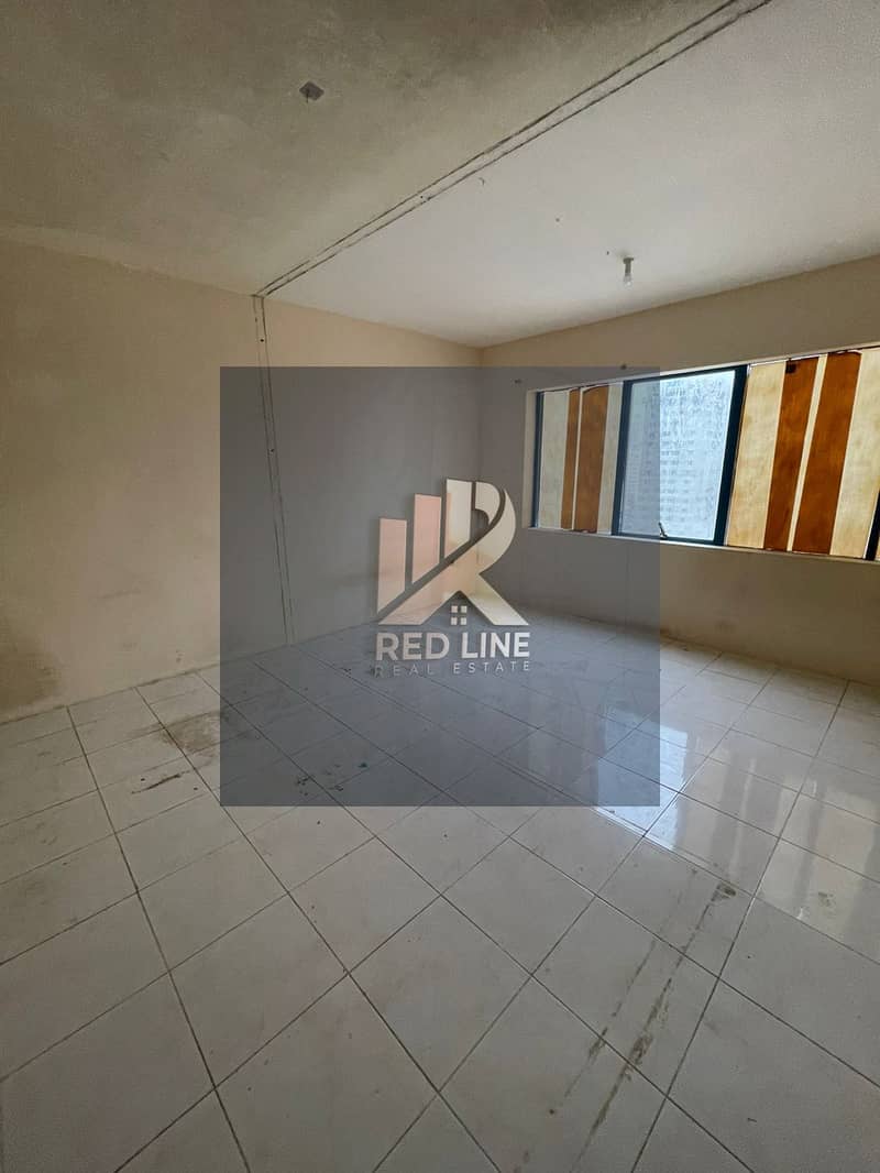 A three-bedroom apartment with a living room in Al Majaz 1 is considered one of the prime rental opportunities, as it combines spaciousness and a live