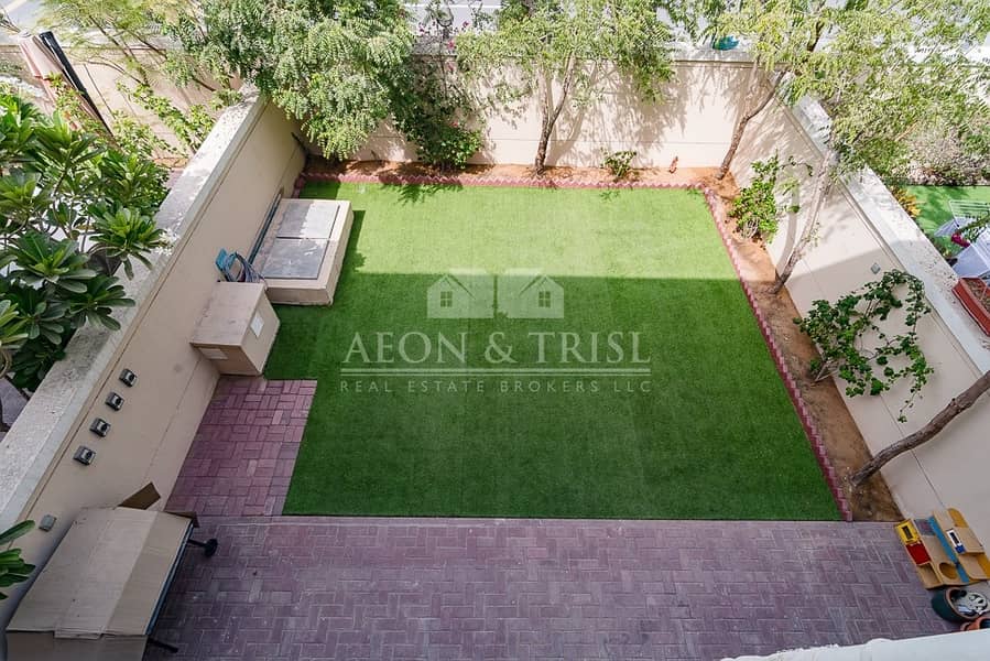 Next to Park | Spacious Upgraded 2 Bedroom | 6A Next to Park | Spacious Upgraded 2 Bedroom | 6A