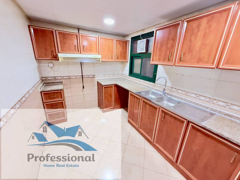 NO DEPOSIT// 15DAYS FREE// LAST UNIT// HUGE 2BHK ONLY 34K + 6CHQ+2WADROBE+BALCONY CLOSE TO MAIN ROAD