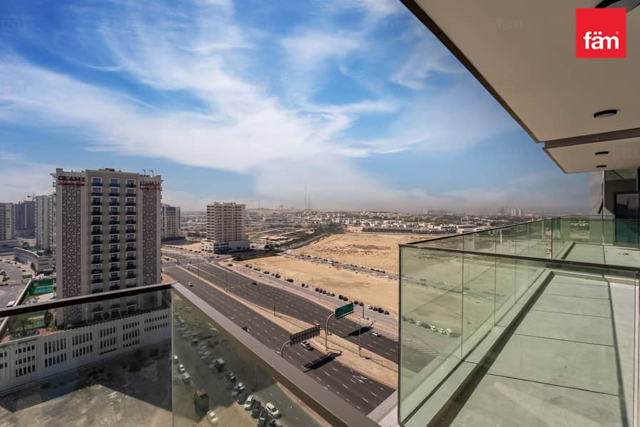 Walking to Metro I Semi Furnished I Balcony