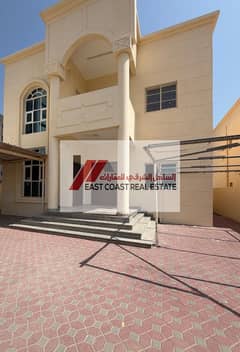 للايجار فيلا في الفجيرة منطقة مريشيد