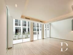 فيلا Ixora من 4 غرف نوم | غرف متعددة بحمام داخلي | تراس وحوض غطس | إطلالات على الفناء والمدينة