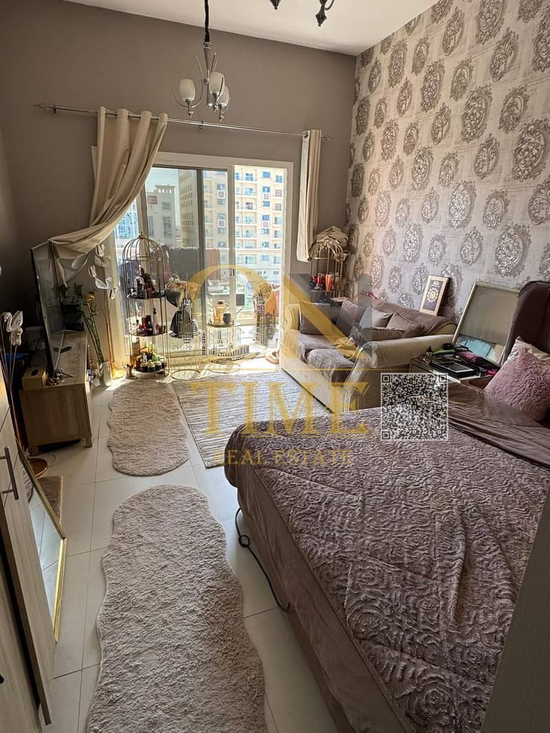 Spacious area / All services available / Prime location