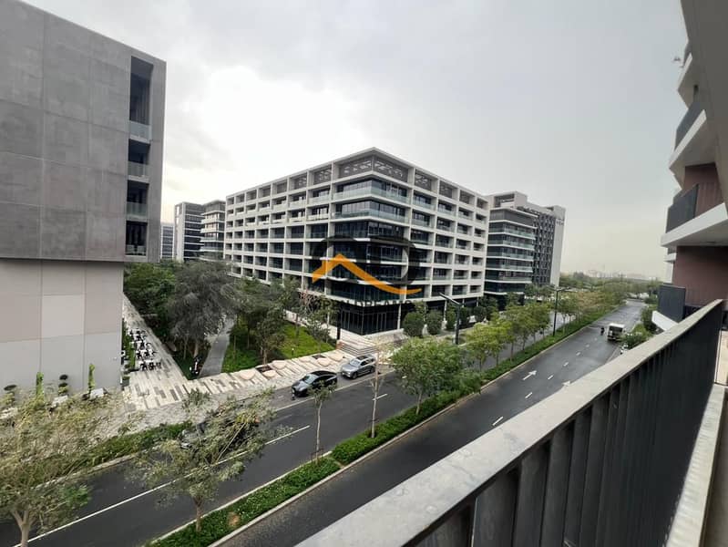 HOTOFFER | Lavish 2 bedroom | balcony | luxurious amenities