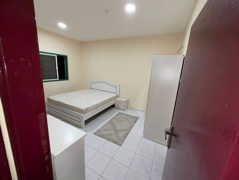 Master Room For Working Couple In 2500(including sewa wifi)On Monthly Basis