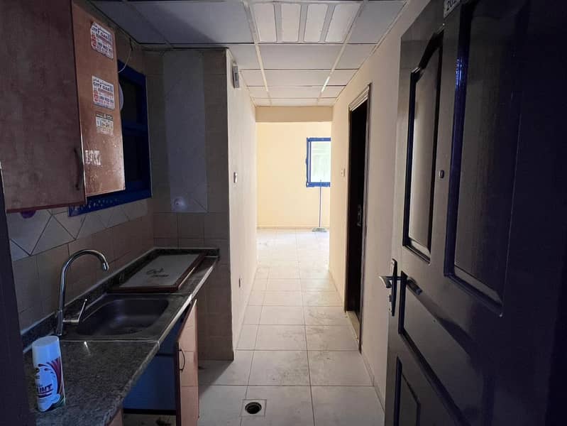 Excellent opportunity! Studio apartment for annual rent in Ajman, Al Nuaimiya 2, at an affordable price and in a prime location. Near Afghan Kebab Re