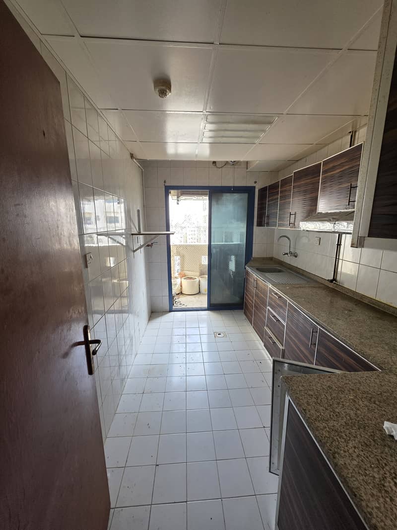 Wow! Spacious 1bhk with open view and free parking // close hall and built in Ac