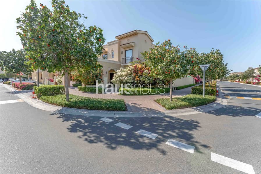 VOT | Landscaped | Rennovated with Pool VOT | Landscaped | Rennovated with Pool