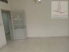 شقه للايجار بموقع ممتاز باابو شغارة مساحه كبيره وبنايه نظيفه جدا وقريبه من جميع الخدمات