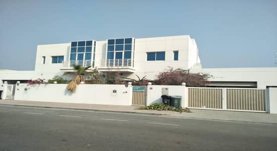 Beautiful Compound 4 Bed Villa in Umm Suqeim 2... Beautiful Compound 4 Bed Villa in Umm Suqeim 2...