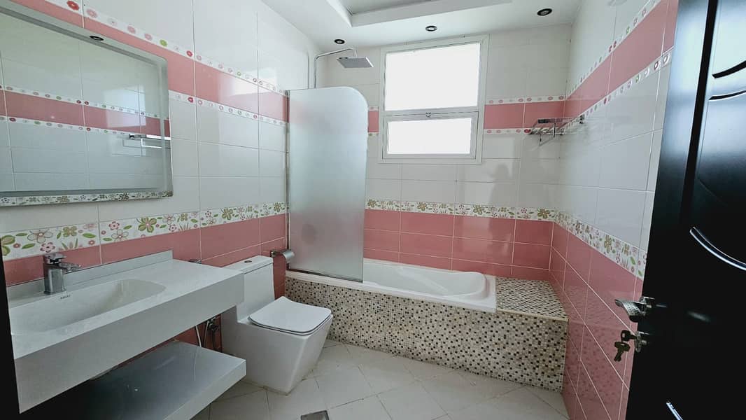 18 ed118a8d-8b84-4646-854a-69a8f0810c43. jpg
