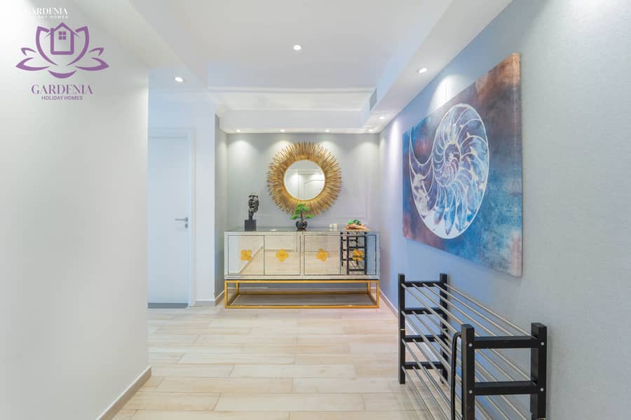 6 Hallway. jpg