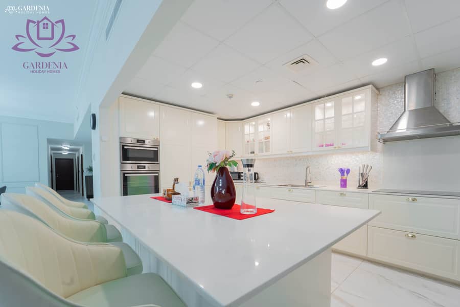 8 Kitchen 2. jpg
