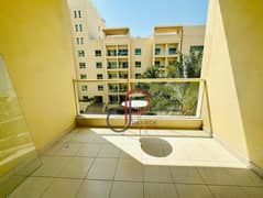 شقة استوديو | الظفرة 4 | شرفة | إطلالة على المسبح والفناء