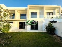 Single Row 3BR Villa Street View With Landscap Vacant Now