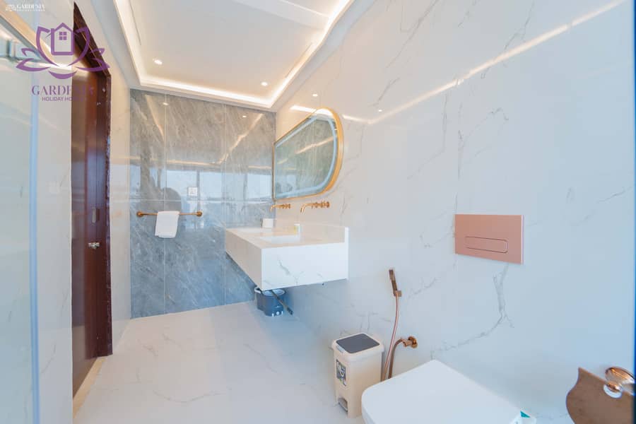 17 Bath 1 2. jpg