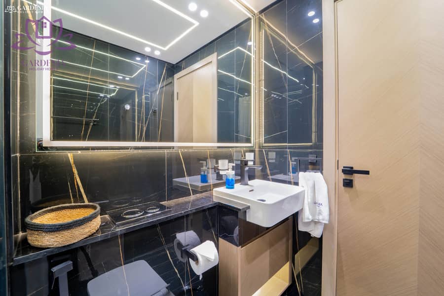 12 Bath 1 1. jpg