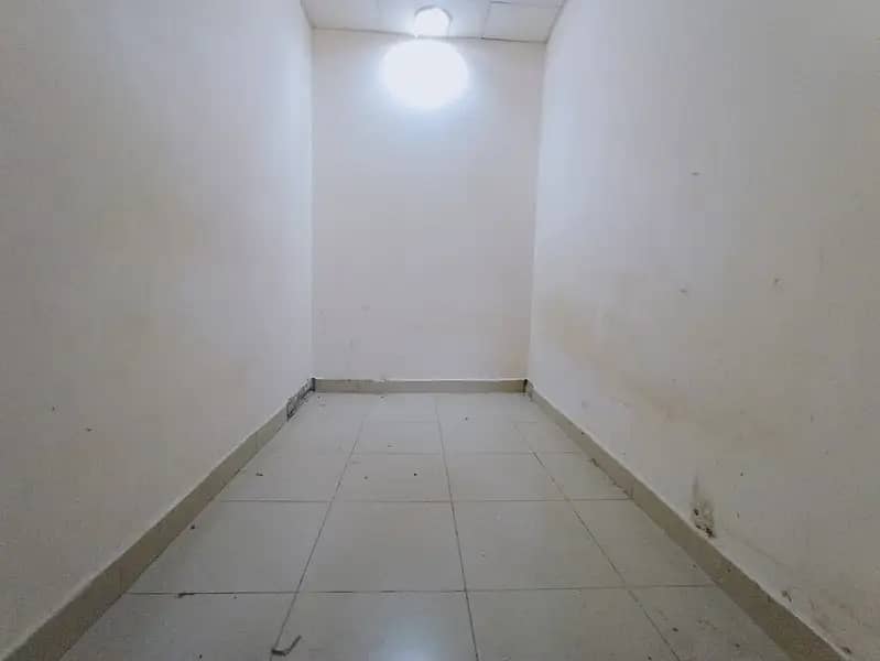 11 1000109281. webp