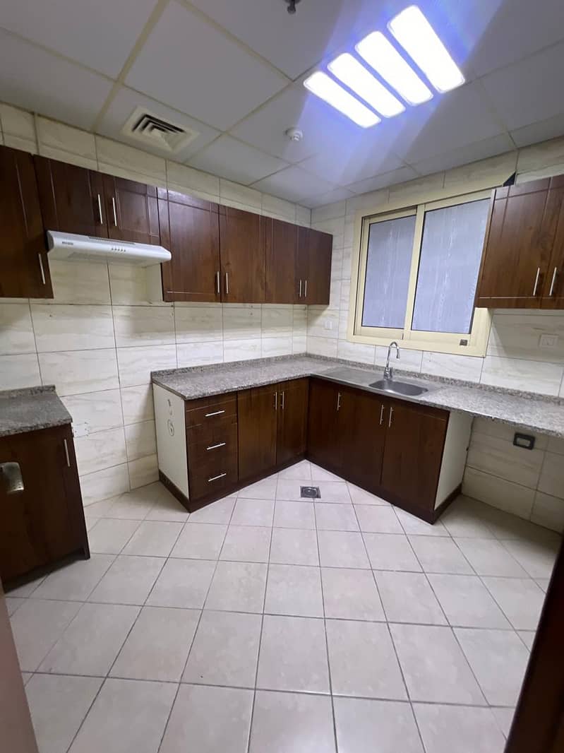 8 1302 KITCHEN. jpeg