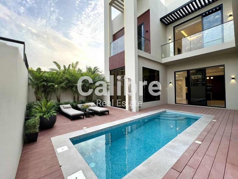 Corner Stunning 5BR Villa with Private Pool | Very Private