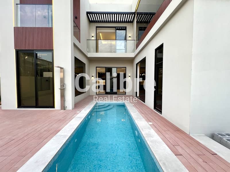 Corner Stunning 5BR Villa with Private Pool | Very Private