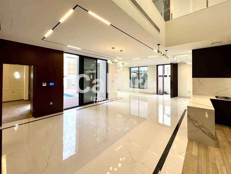 Corner Stunning 5BR Villa with Private Pool | Very Private