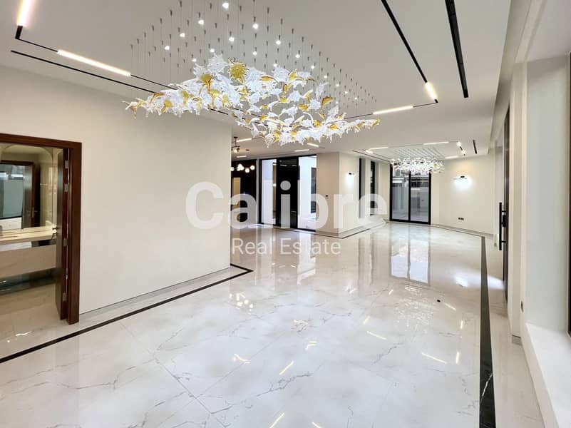 Corner Stunning 5BR Villa with Private Pool | Very Private