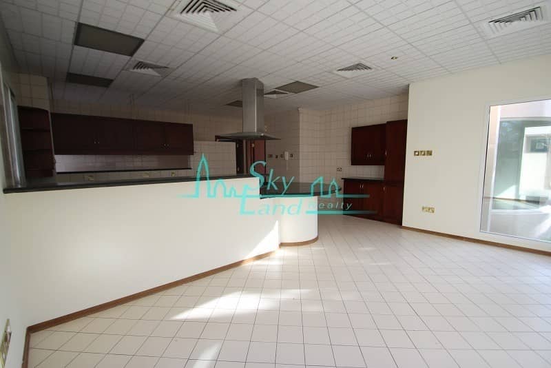 5 SUPERB 5 BED+2 MAID'S SHARED POOL GYM JUMEIRAH 3 !