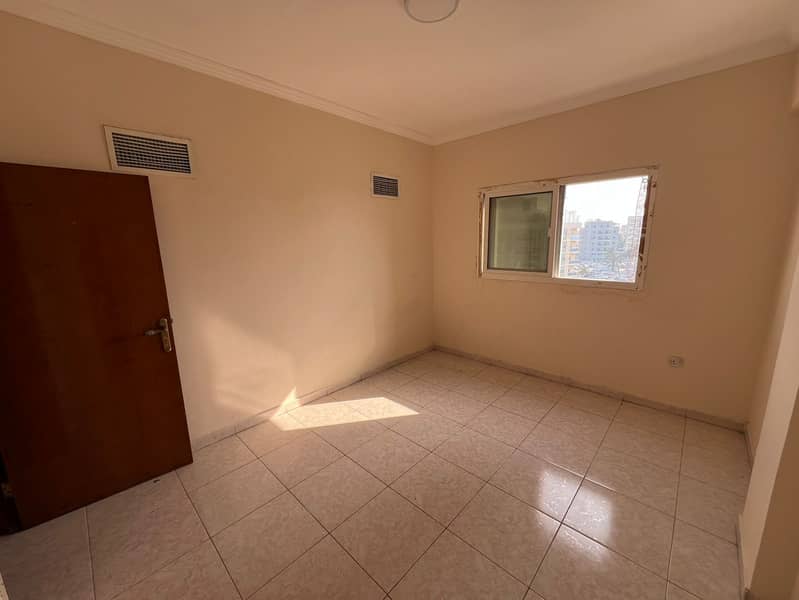 Direct sea view - Annual rent - Family accommodation - Central air conditioning - Free maintenance