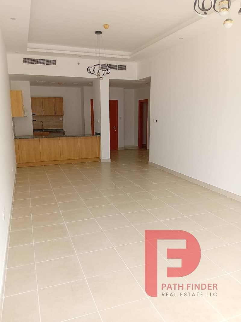 Spacious 1 BEDROOM | OPEN KITCHEN | ROAD & COMMUNITY VIEW | VACANT