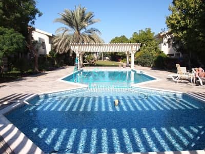 COZY 4 BED WITH LARGE GARDEN COZY 4 BED WITH LARGE GARDEN