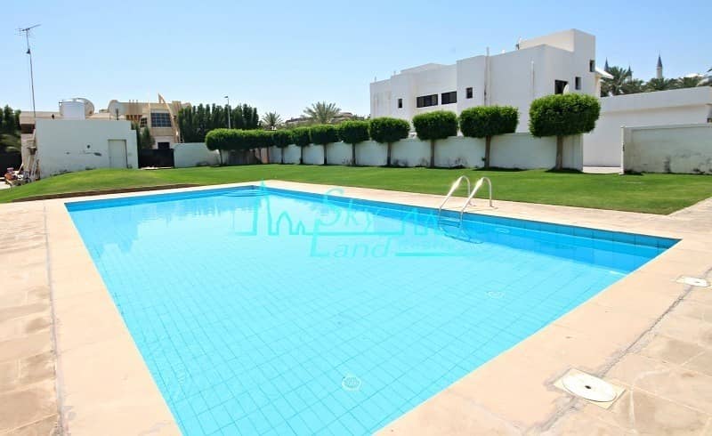 LOVELY 4BR VILLA WITH A SMALL GARDEN AND COMMON POOL IN JUMEIRAH 3