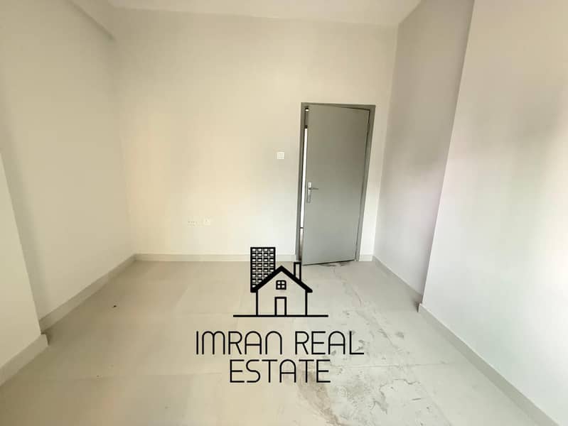 Speciouse 1bhk family tower free outside parking good location