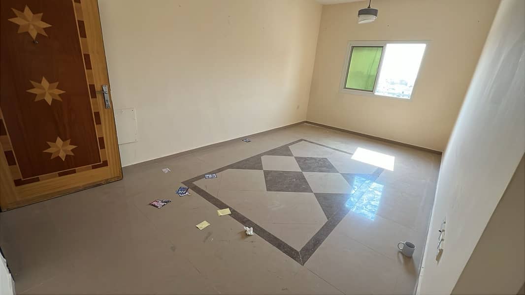 A distinctive one-bedroom apartment located near the court and university in a vibrant area with easy access to all services – very convenient for tra