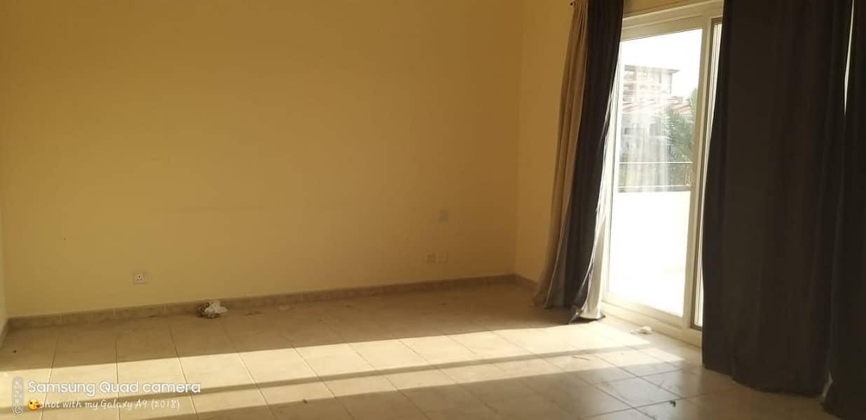 Beautiful 5 br with maids room villa for rent in green community west