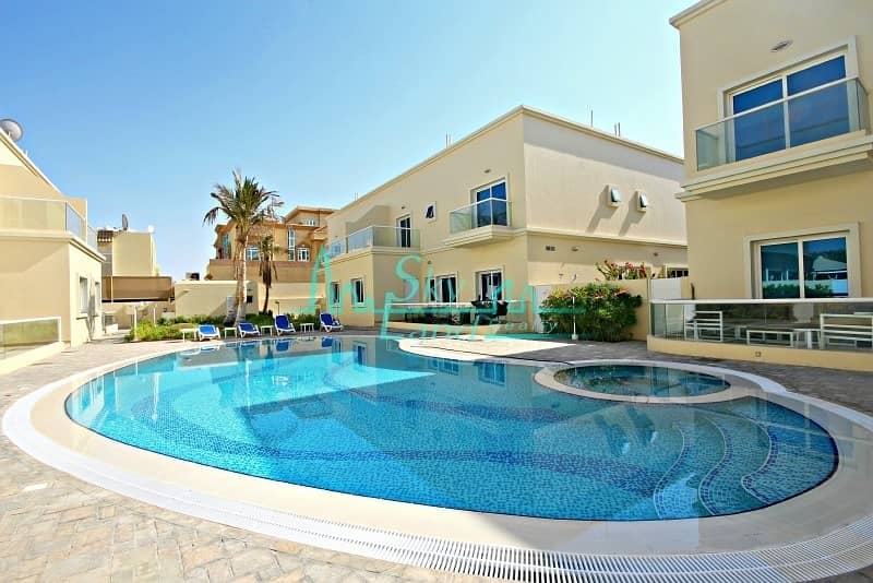 Contemporary spacious terraced  4 bed shared pool