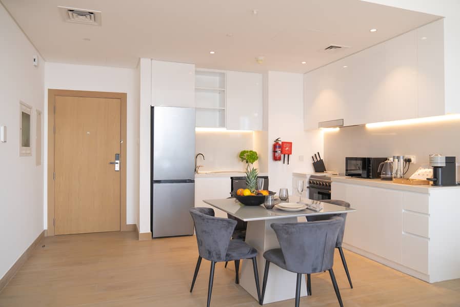 10 Kitchen . JPG