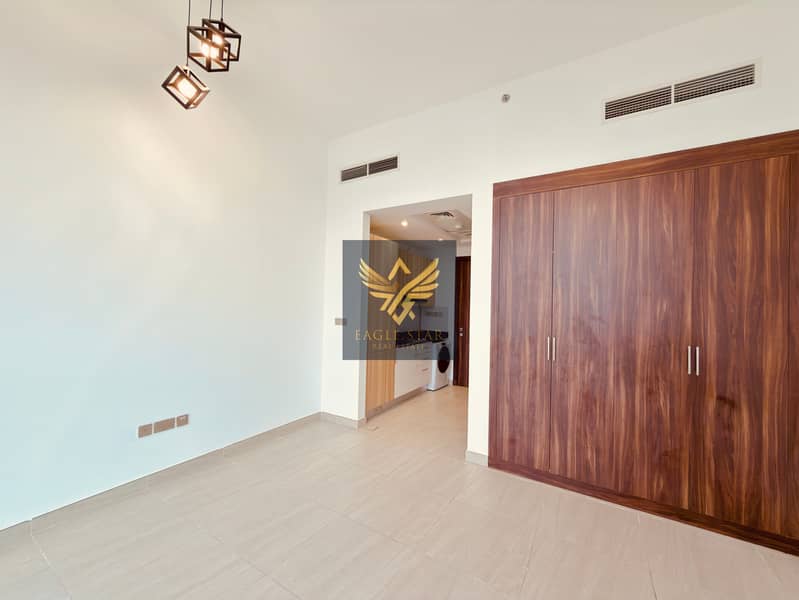 Spacious Studio | Best for Couple | Kitchen Appliances | Near Metro