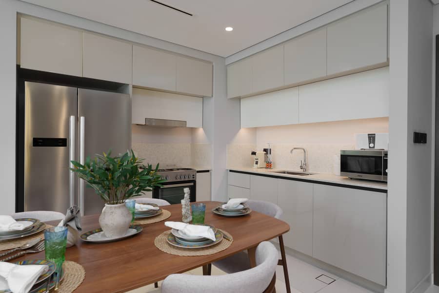 8 Kitchen . JPG