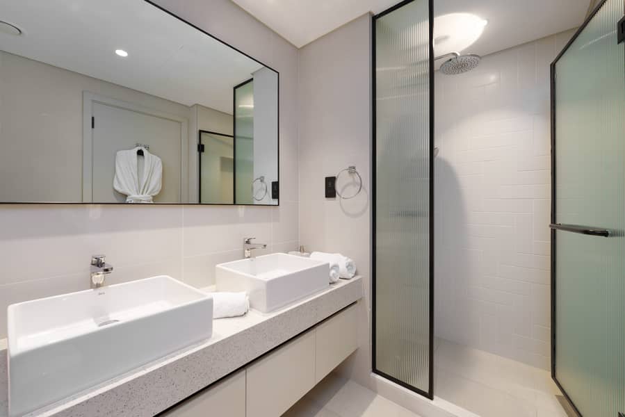 11 Bedroom 1-Bathroom 1 (1). JPG