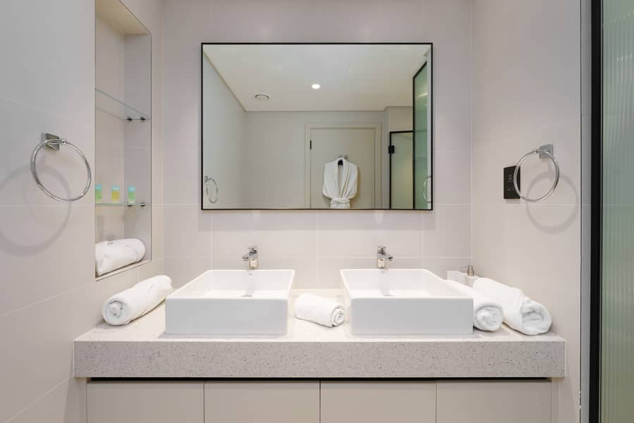 12 Bedroom 1-Bathroom 1 (2). JPG