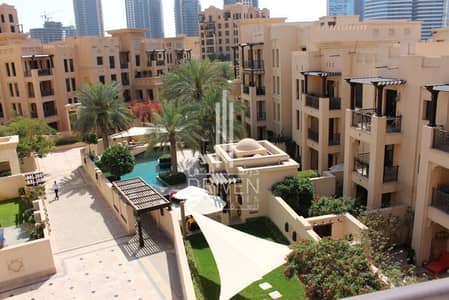 Vacant | Top Floor | Bright | Pool View Vacant | Top Floor | Bright | Pool View