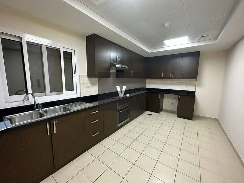 Close to One Central and Metro | Big layout