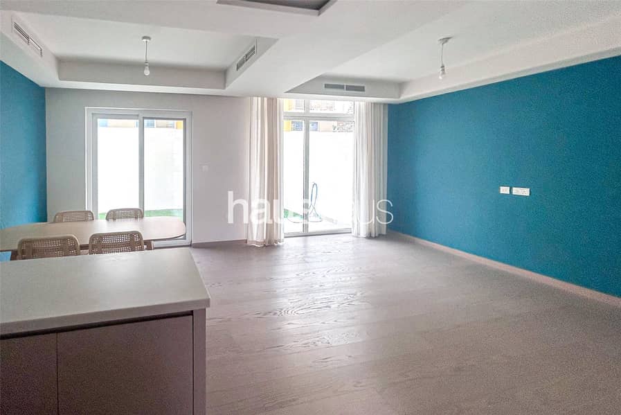 Corner Unit | Well Kept | Next To Pool | Vacant Corner Unit | Well Kept | Next To Pool | Vacant