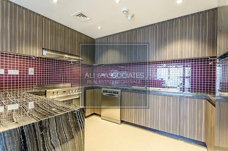 Contemporary 2 bed- Large Size- Skyline Views