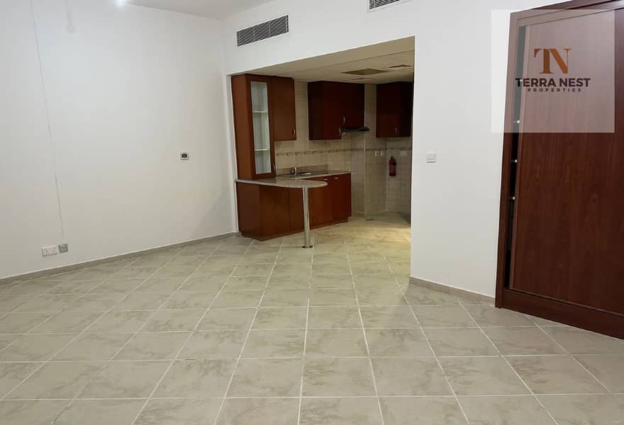 HUGE LAYOUT | BRIGHT AND SPACIOUS | ELEGANT STUDIO