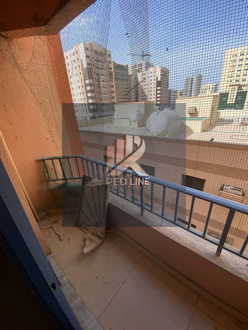 Spacious studio apartment at a very affordable price in a prime location close to all services.