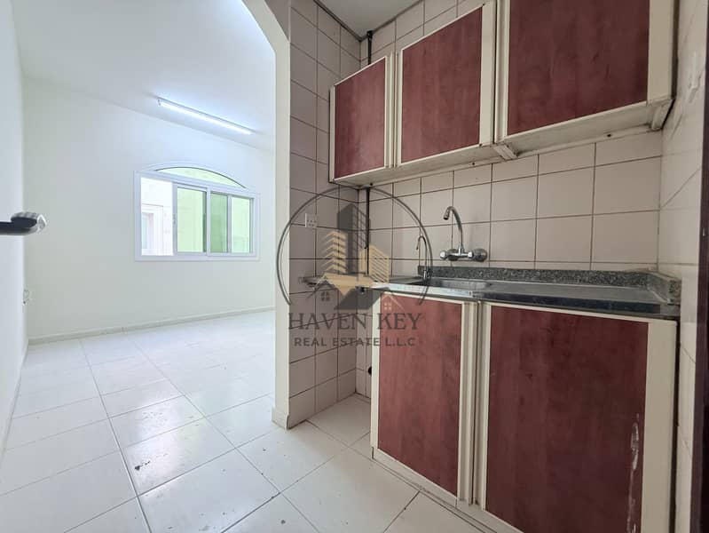 SPACIOUS STUDIO // NO CASH DEPOSIT // CHEAPEST PRICE //NEAR DEIRAH RESTAURANT// EASY ACCESS TO DUBAI