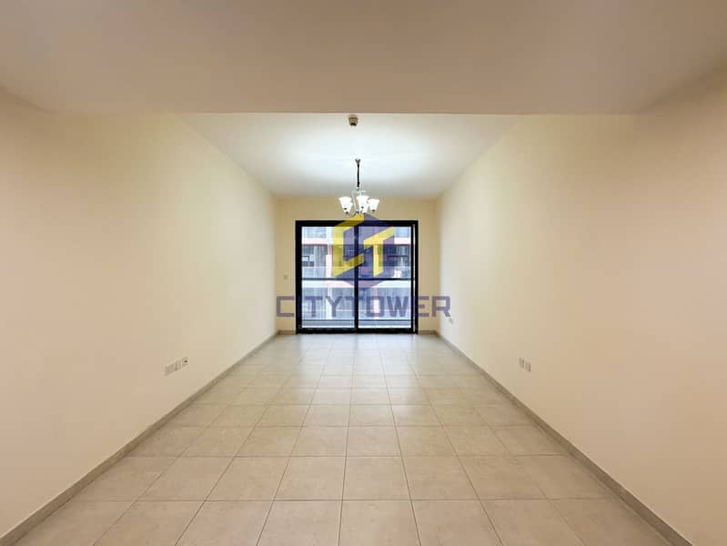 COZY & MODERN STUDIO • HIGH-END FINISHES • FULL AMENITIES • DLRC